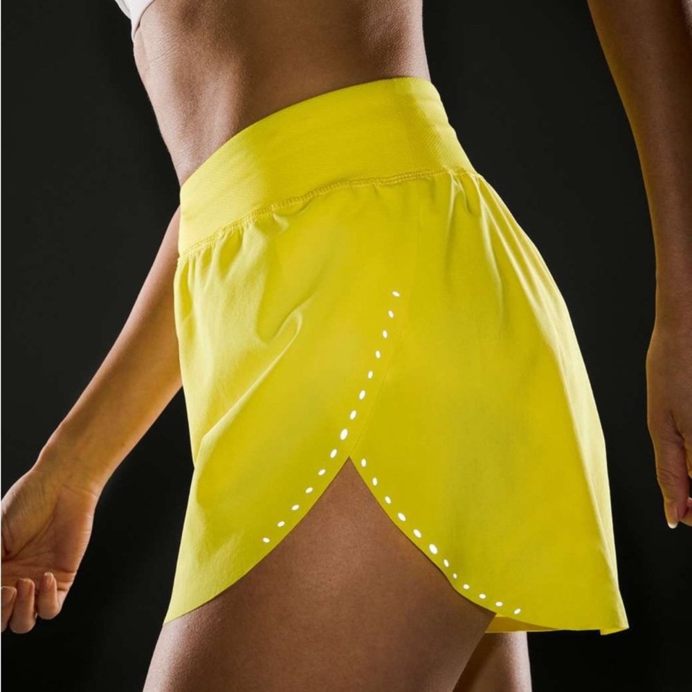 Lululemon Find your pace short 3” Sonic Yellow - Size 14